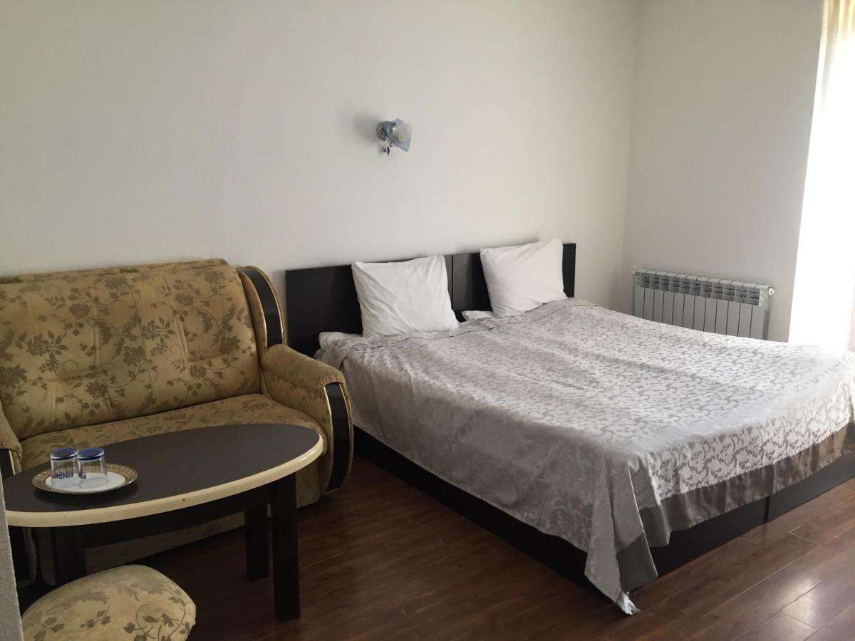 Hotel Central Csermuk Kültér fotó