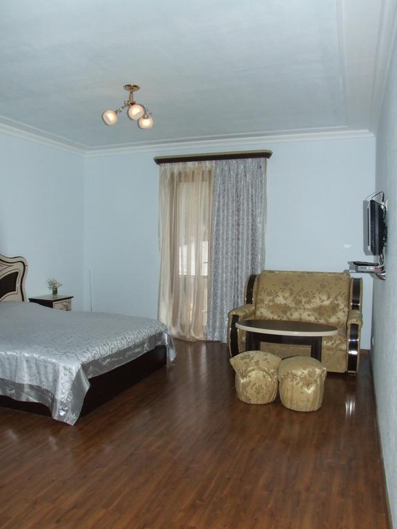 Hotel Central Csermuk Kültér fotó