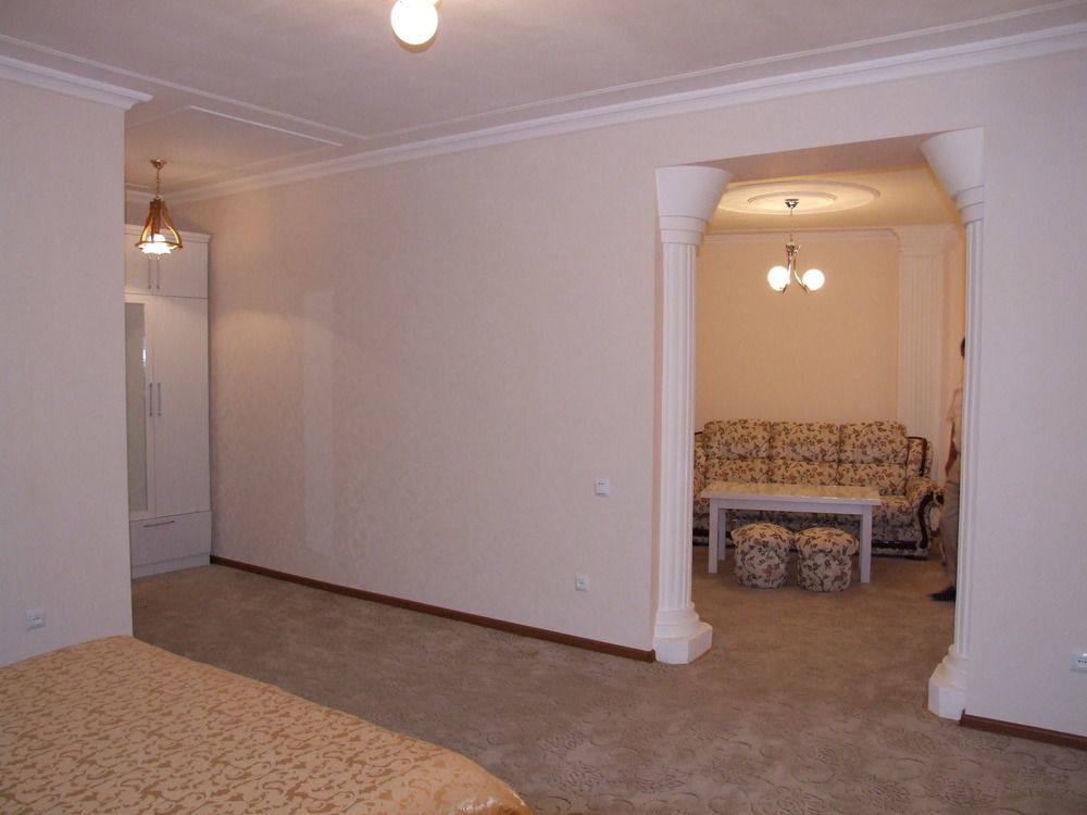 Hotel Central Csermuk Kültér fotó