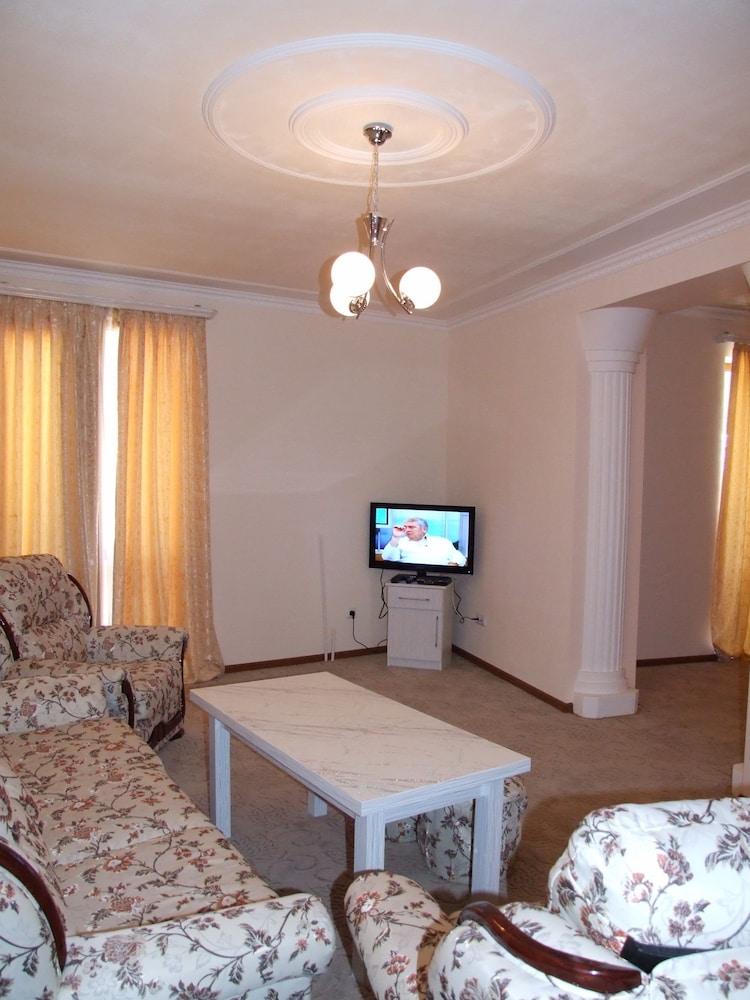 Hotel Central Csermuk Kültér fotó