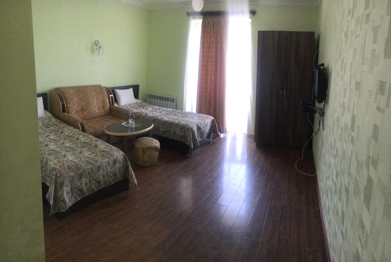 Hotel Central Csermuk Kültér fotó