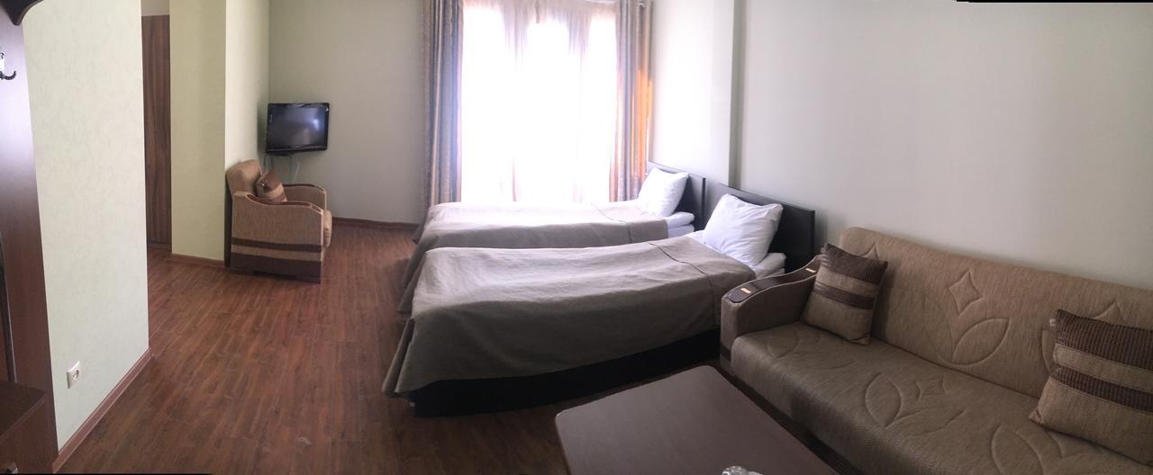 Hotel Central Csermuk Kültér fotó