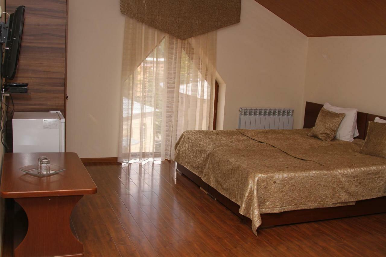 Hotel Central Csermuk Kültér fotó
