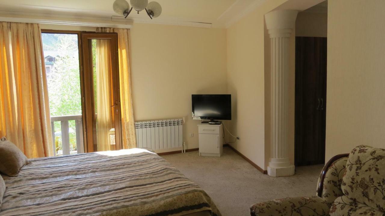 Hotel Central Csermuk Kültér fotó